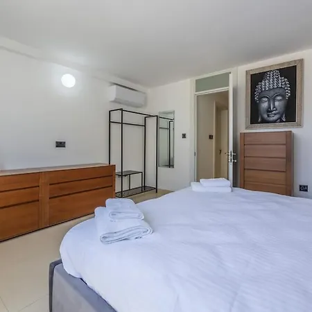 דירה New Exquisite Close To The By Sf Homes *