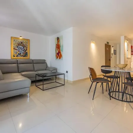 דירה New Exquisite Close To The By Sf Homes סליאמה