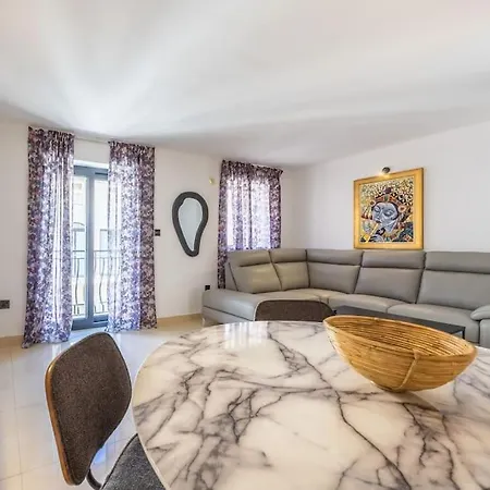 New Exquisite Close To The By Sf Homes דירה *